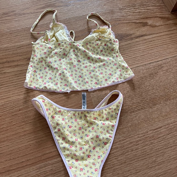 Frankie’s Bikinis set - Picture 4 of 5